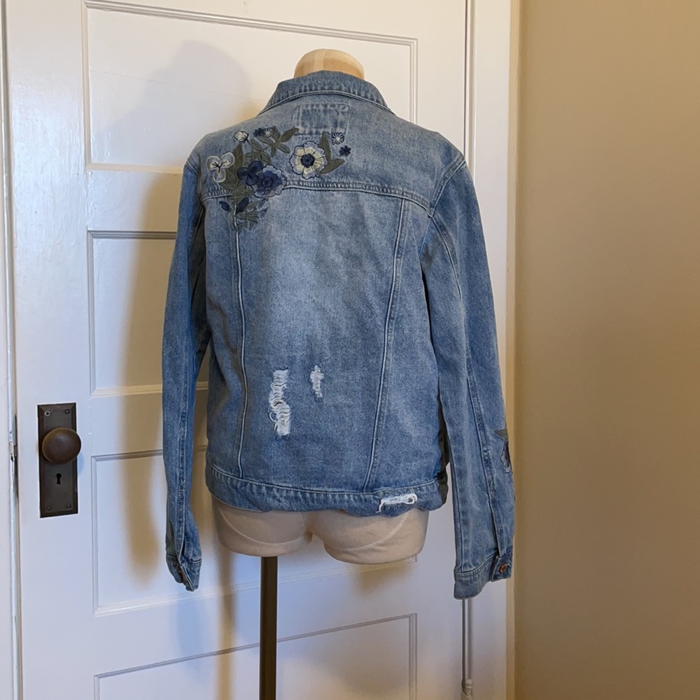 Forever 21 Denim Jean jacket floral accent - Picture 2 of 11